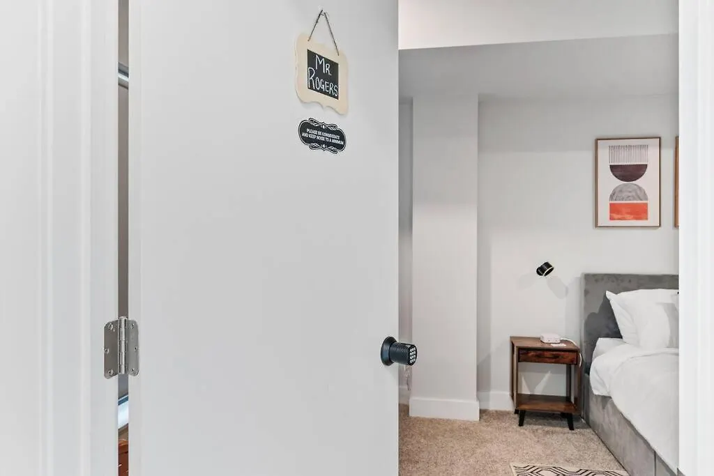 Daire The Mr. Rogers Room - Private Room On Arch Street Pittsburgh